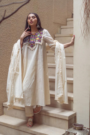 Jashna ivory set