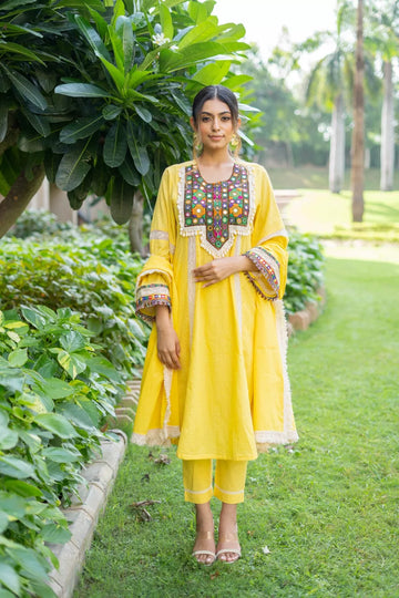 Jashna yellow suit set