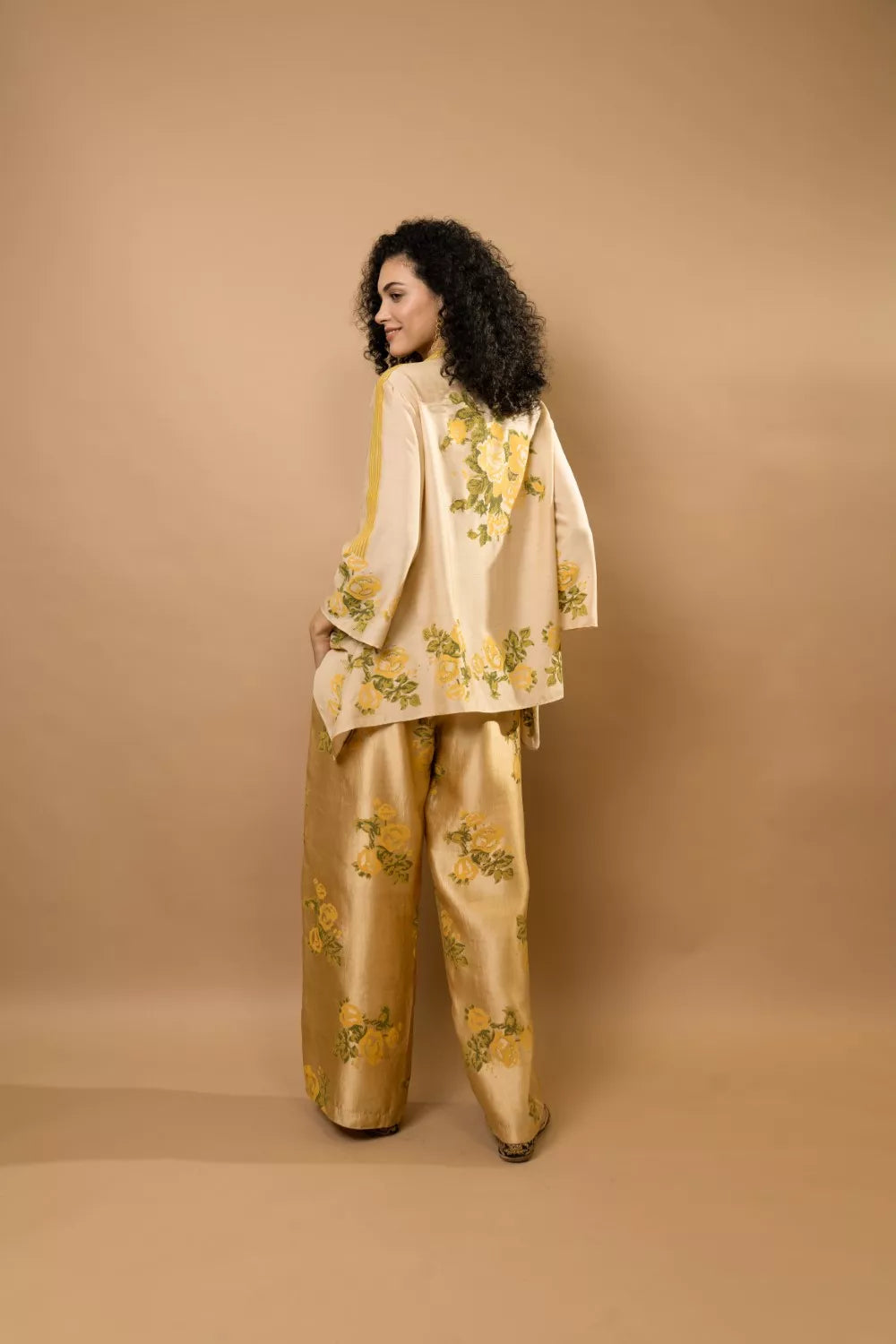 Beige rosettes block-printed asymmetrical hem shirt