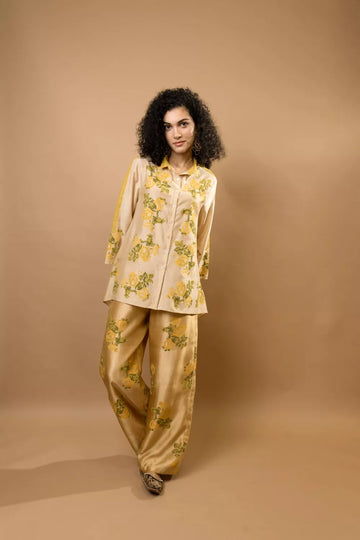 Beige rosettes block-printed asymmetrical hem shirt