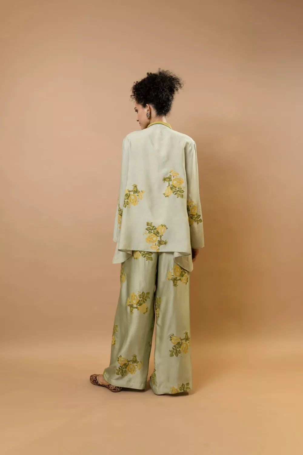 Pistage rosettes block-printed asymmetrical hem shirt