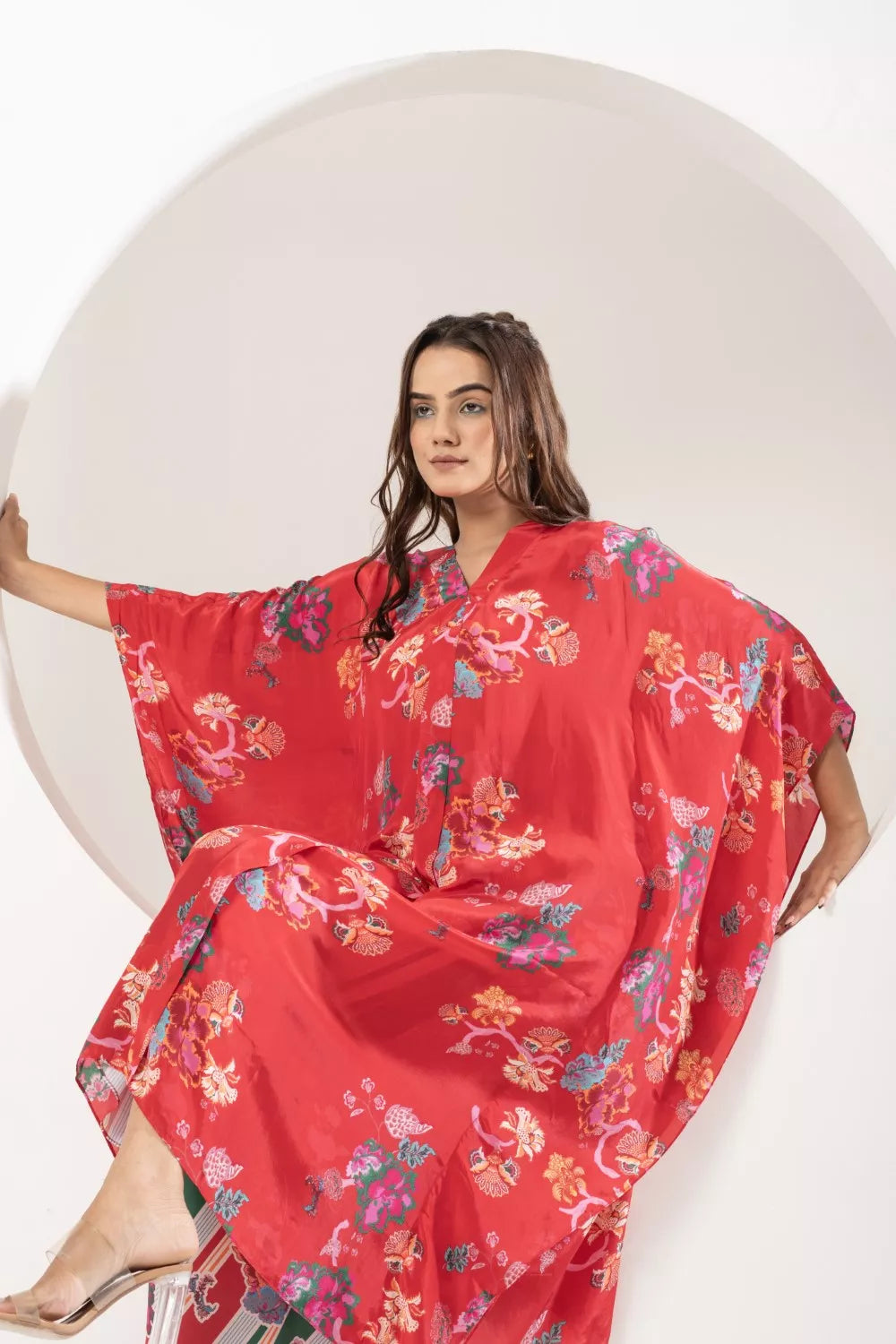 Saavni red kaftan set