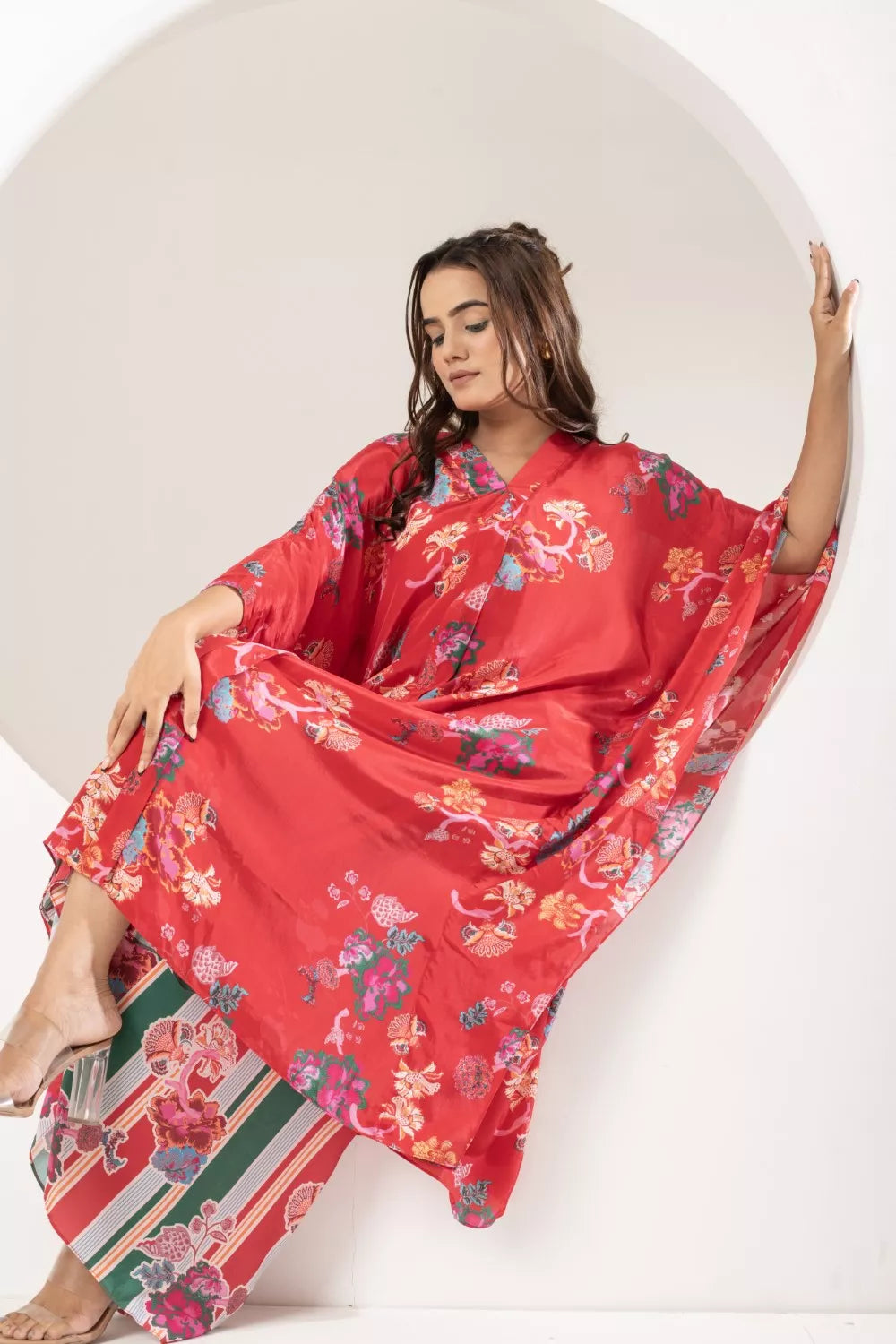 Saavni red kaftan set