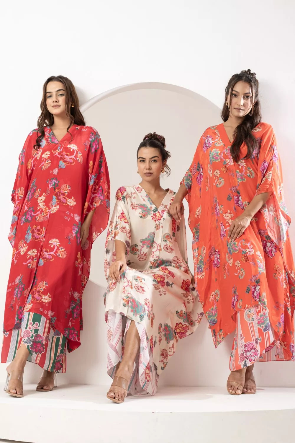 Saavni red kaftan set