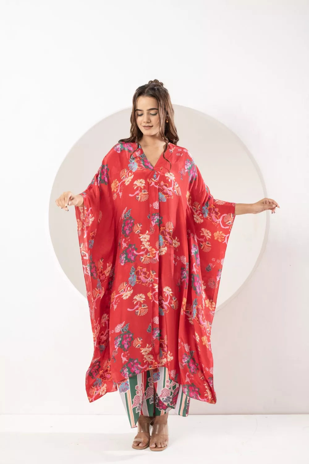Saavni red kaftan set