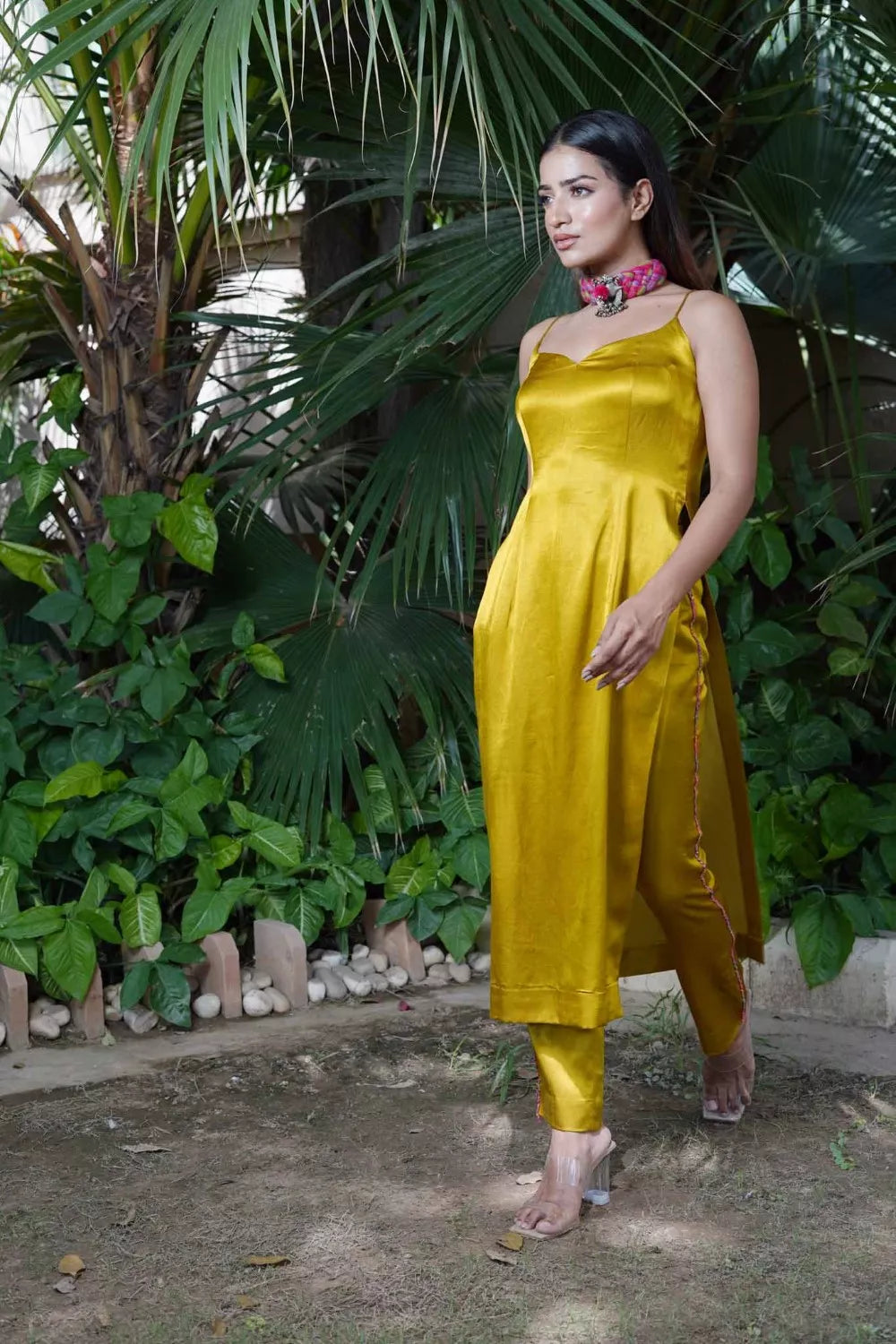 Sunheri strap suit